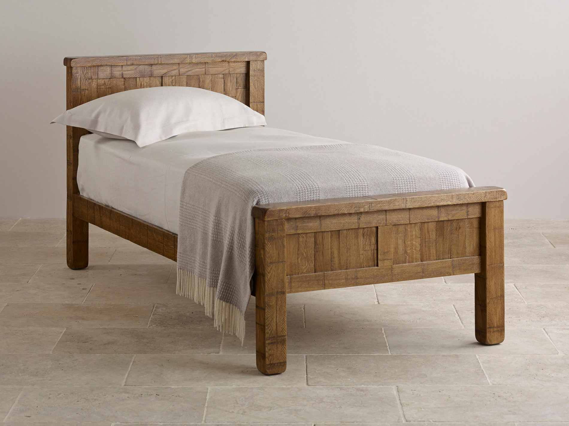 rough sawn wood bedroom furniture