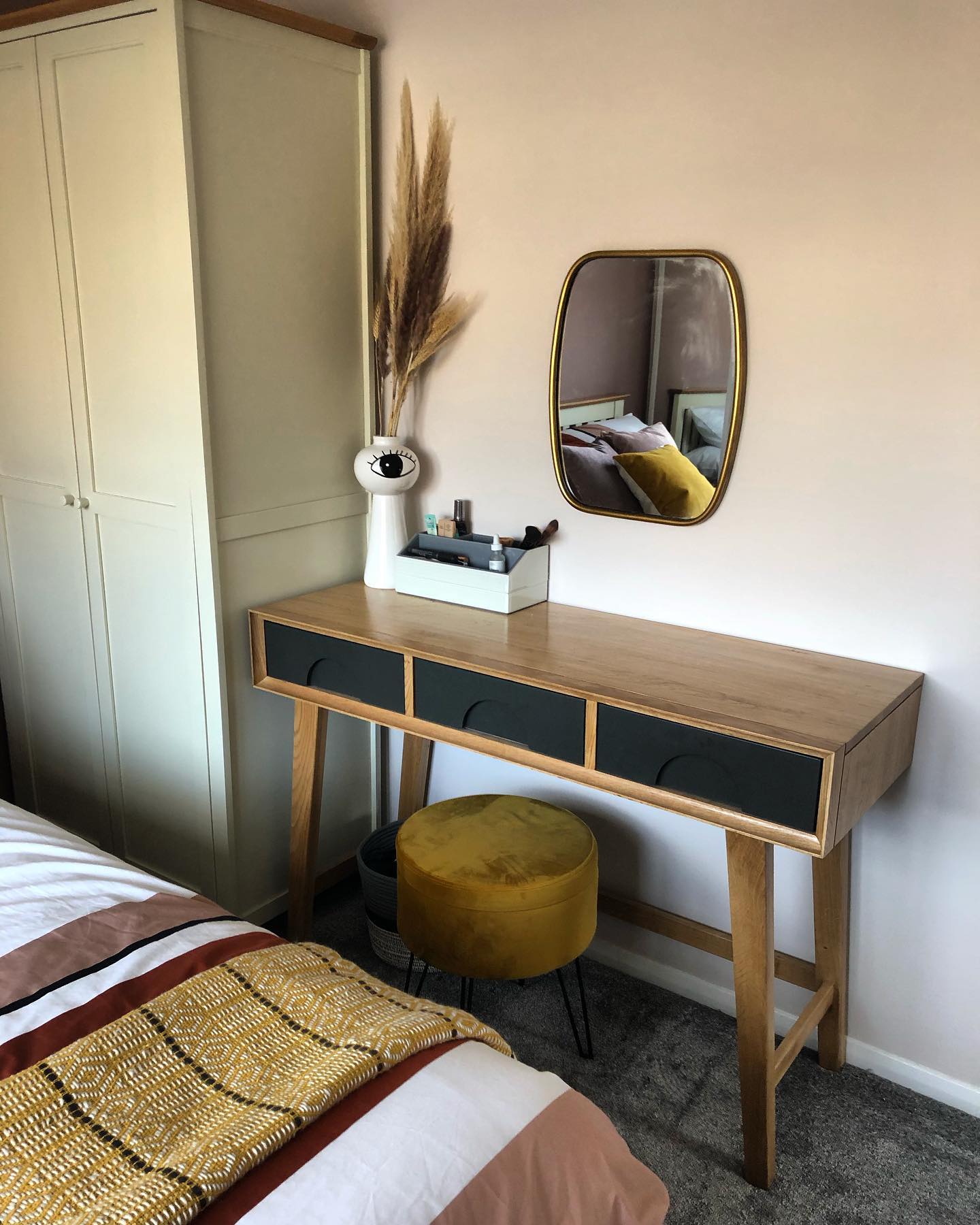 How to create the perfect dressing table in your bedroom | The Oak ...