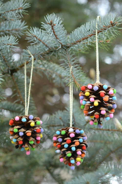 Christmas - Pom poms and pine cones